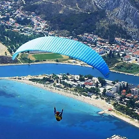 Big Group , Next To The Beach * Jesenice (Split-Dalmatia)