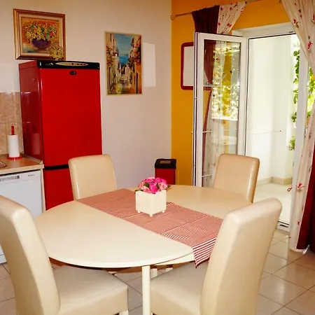 Big Group , Next To The Beach Apartment Jesenice (Split-Dalmatia)