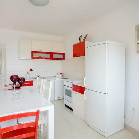 Big Group , Next To The Beach Apartment Jesenice (Split-Dalmatia)