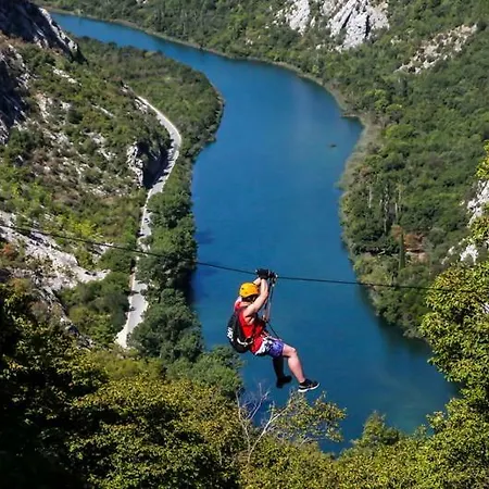 Apartment Big Group , Next To The Beach Jesenice (Split-Dalmatia)