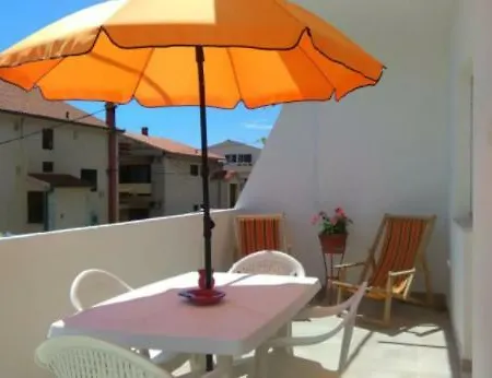 Apartment Big Group , Next To The Beach Jesenice (Split-Dalmatia)